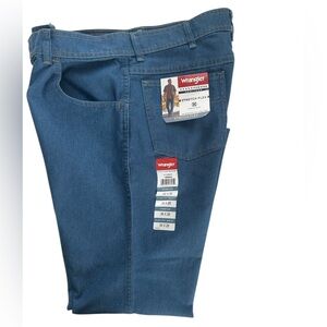 NWT Wrangler Men's Relaxed Fit Blue Jeans Size 36x29